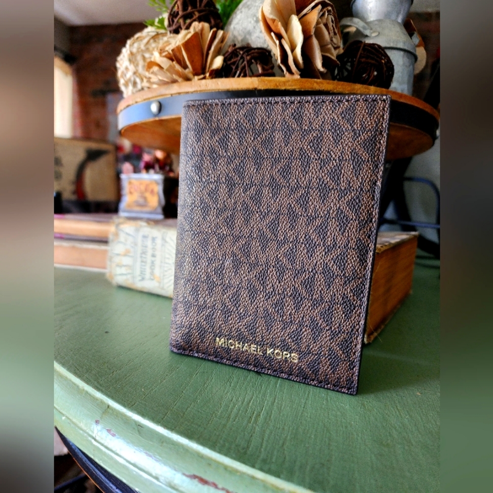 EUC MK Wallet Passport Holder